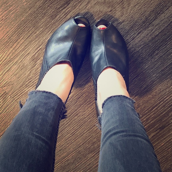 Guess by Marciano size 7.5 black bootie heels - Picture 1 of 8